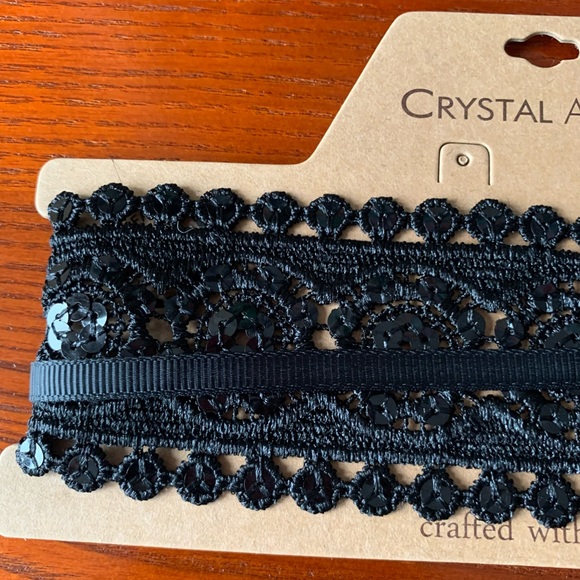 Brand New Black Choker with Fur Rose - Picture 3 of 4
